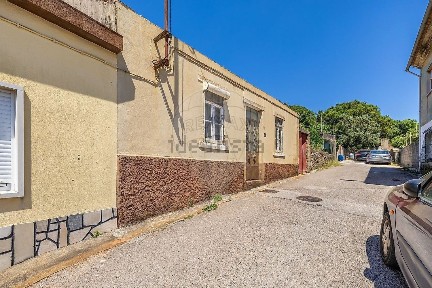 Moradia independente à venda no Bairro dos Charutos