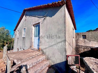 Moradia independente à venda em Pousaflores