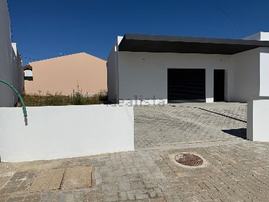 Moradia independente à venda no Bombarral e Vale Covo