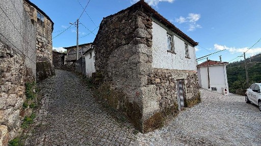 Moradia independente à venda em São Martinho das Moitas e Covas do Rio