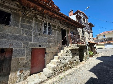 Casa de aldeia à venda em Moreira