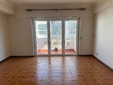 Apartamento T2 à venda na Rua José Maria Pedroto