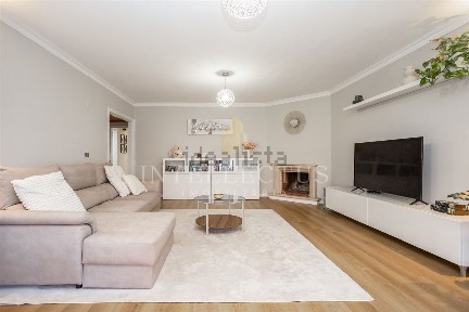 Apartamento T3 à venda na Avenida Mestre Manuel dos Santos Cabanas, 8