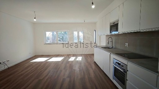 Apartamento T2 à venda na Rua João de Freitas Branco