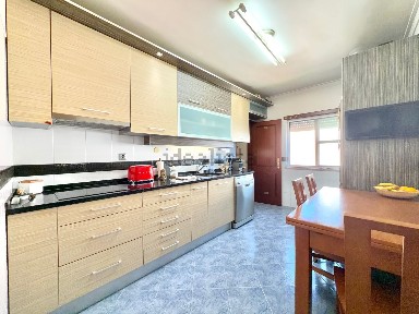 Apartamento T2 à venda na Rua Capitão Tenente Oliveira e Carmo