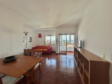 Apartamento T3 à venda na Rua Ramiro Ferrão
