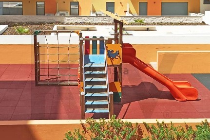 Apartamento T2 à venda na Rua João Gouveia s/n