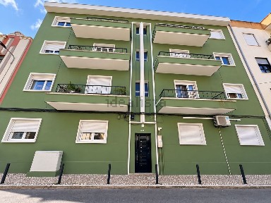 Apartamento T2 à venda na Rua José Elias Garcia