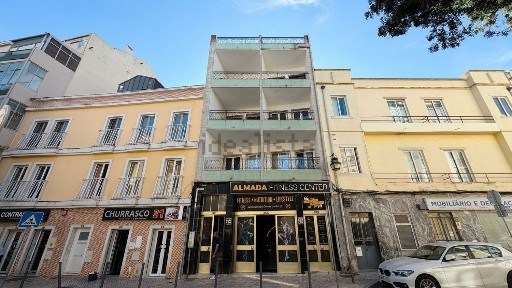Apartamento T2 à venda na Rua Capitão Leitão, 33