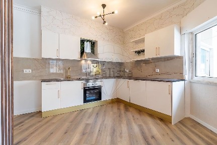 Apartamento T3 à venda na Avenida Marcos Portugal