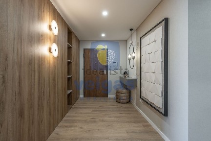 Apartamento T3 à venda na Rua Leonardo Coimbra