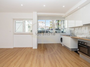 Apartamento T1 à venda na Rua Palmira Bastos