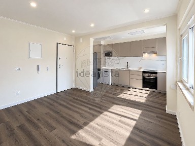 Apartamento T3 à venda na Rua Daniel Filipe