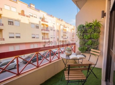 Apartamento T3 à venda na Rua Cidade de Pinhel
