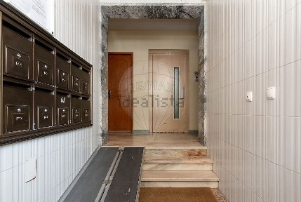Apartamento T3 à venda na Rua Raúl Proença