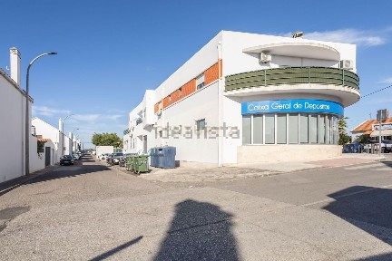 Apartamento T2 à venda na Rua Alfredo Ribeiro, 19