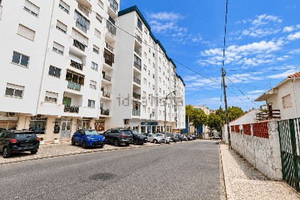 Apartamento T2 à venda na Avenida Doutor António Rodrigues Manito, 96