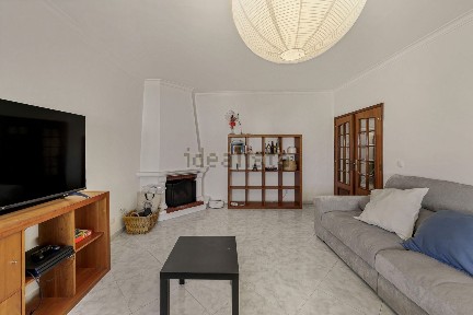 Apartamento T2 à venda na Avenida Rui Grácio, 84