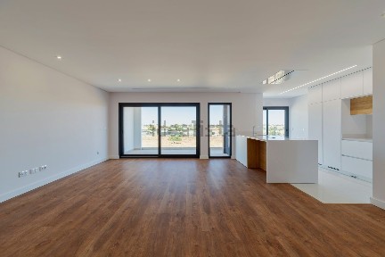Apartamento T3 à venda no Avenida Amalia Rodrigues, 1062