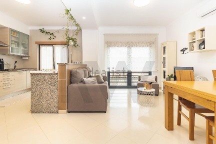 Apartamento T2 à venda na Rua Sociedade Filarmónica Operária Amorense s/n