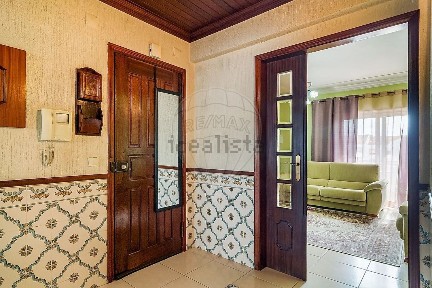 Apartamento T3 à venda na Rua Cidade de Faro