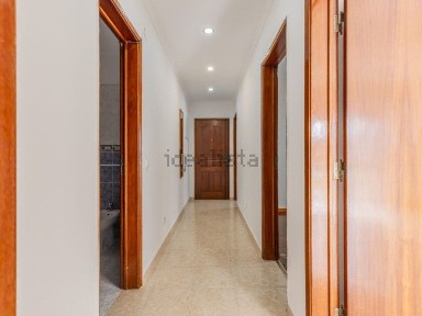 Apartamento T2 à venda na Avenida Movimento das Forças Armadas, 59