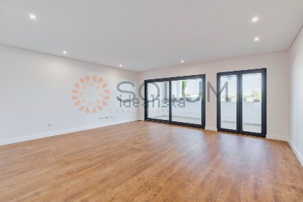 Apartamento T2 à venda no Avenida Amalia Rodrigues, 1062
