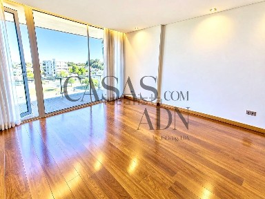 Apartamento T3 à venda na Rua Cristovão Pinho Queimado