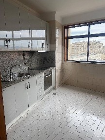 Arrendamento de apartamento T2 na Rua Frei Pedro de Poiares