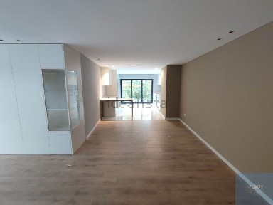 Arrendamento de apartamento T2 na Rua do Taxa