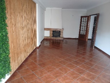 Arrendamento de apartamento T3 na Rua Óscar Dias Pereira