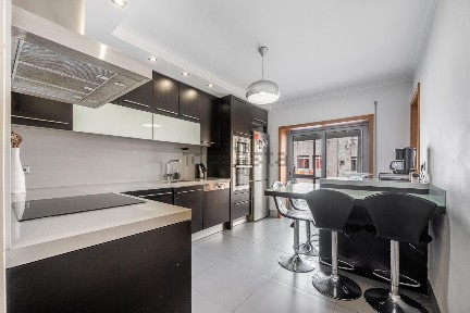 Arrendamento de apartamento T3 na Rua José Afonso, 66