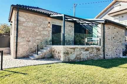 Moradia independente à venda em Vila Cova e Feitos