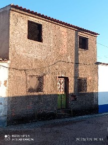Moradia independente à venda na Rua do Cemiterio