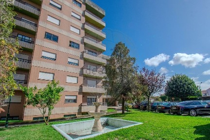 Apartamento T2 à venda na Rua da Restauração, 99