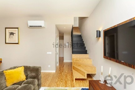 Apartamento T3 à venda na Rua António José da Costa, 33