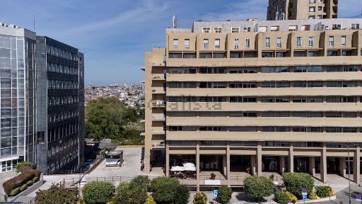 Apartamento T2 à venda na Rua do Conselheiro Veloso da Cruz