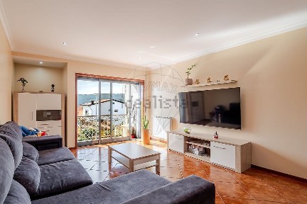 Apartamento T3 à venda na Rua dos Desportos