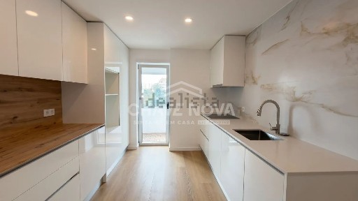 Apartamento T2 à venda na Rua do Monte Cativo