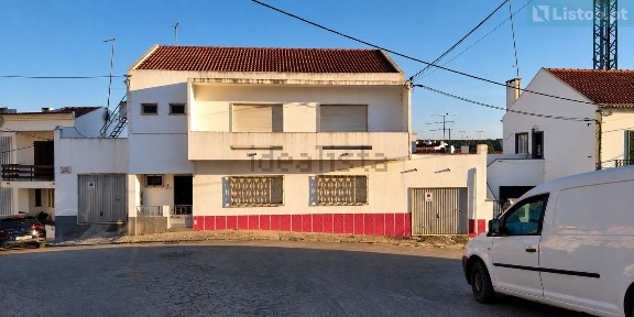Casa ou moradia à venda na Rua Bernardim Ribeiro