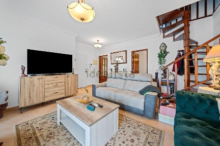 Duplex à venda na Rua Doutor António Virgolino dos Santos