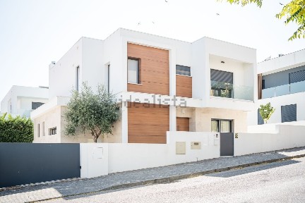 Moradia independente à venda na Rua da Antiga Fábrica da Pólvora