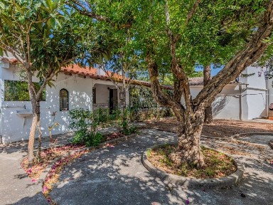Moradia independente à venda no Centro Histórico Este de Loulé