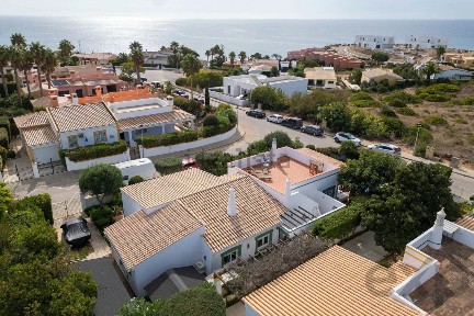 Moradia independente à venda no Porto Dona Ana - Alto dos Montinhos