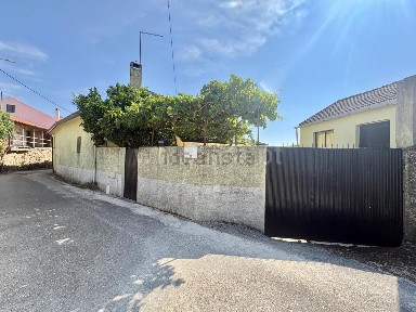 Moradia em banda à venda na Rua do Bairro de Cima