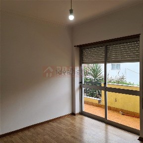Arrendamento de apartamento T1 na Rua da Escola Nova, 132