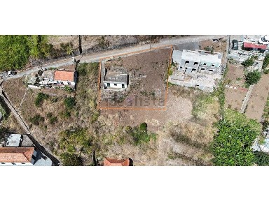 Moradia independente à venda em Estreito Câmara de Lobos
