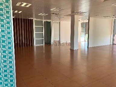 Arrendamento de escritório com espaços partilhados na Rua Rui Teles Palhinha, 10