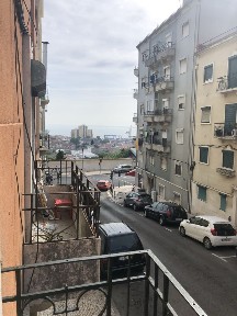 Arrenda-se T2 mobilado no alto sao joao perto paiva couceiro lisboa