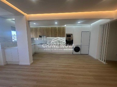 Apartamento T3 à venda na Avenida 23 de Julho